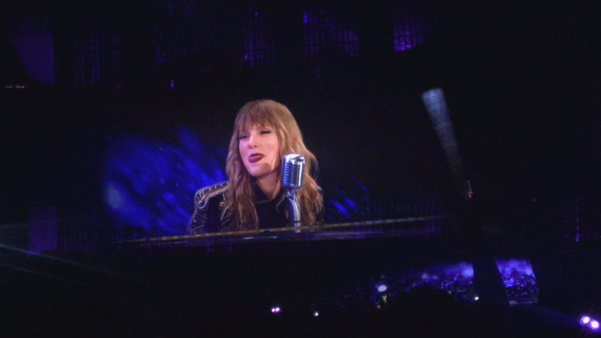 cutievmk's tweet photo. happy two years of #reptourindy 🖤🐍
- @theskyisgold13 @tnymtgng https://t.co/Q7eXG28qY0