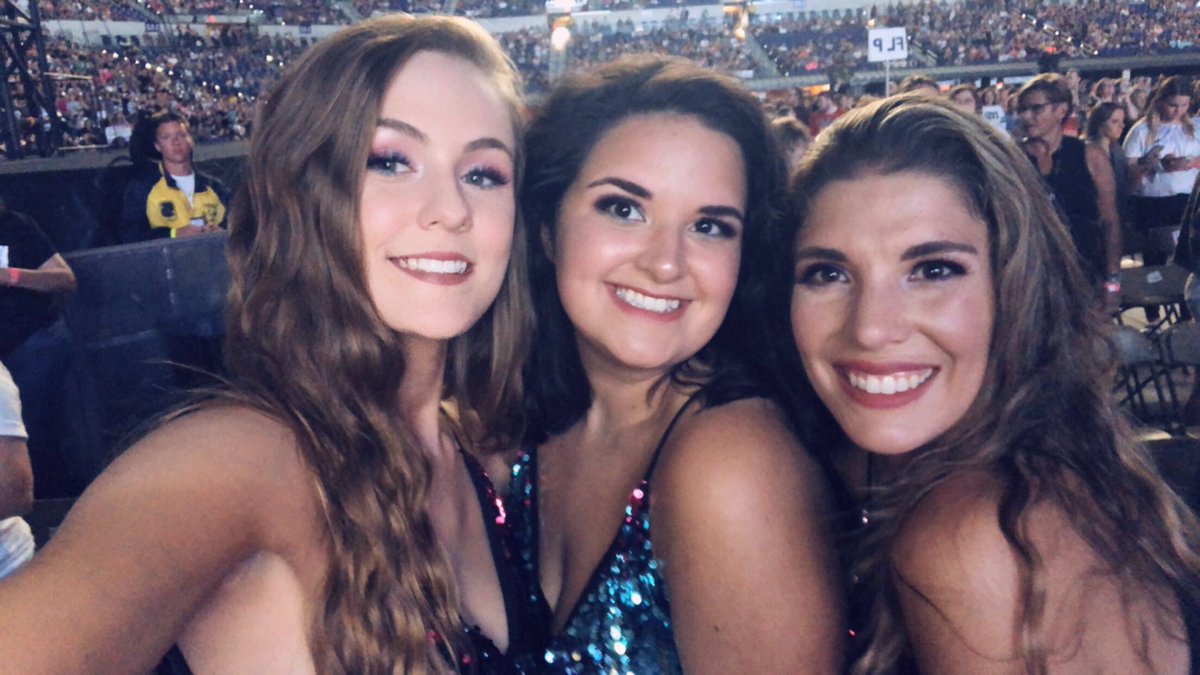 cutievmk's tweet photo. happy two years of #reptourindy 🖤🐍
- @theskyisgold13 @tnymtgng https://t.co/Q7eXG28qY0