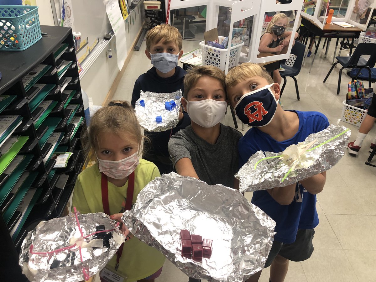 lisastrange2016's tweet photo. Look at these little engineers!! Great job! So proud of these kiddos! @BridlewoodES @LewisvilleISD #STEM https://t.co/jGCgcRTOOI