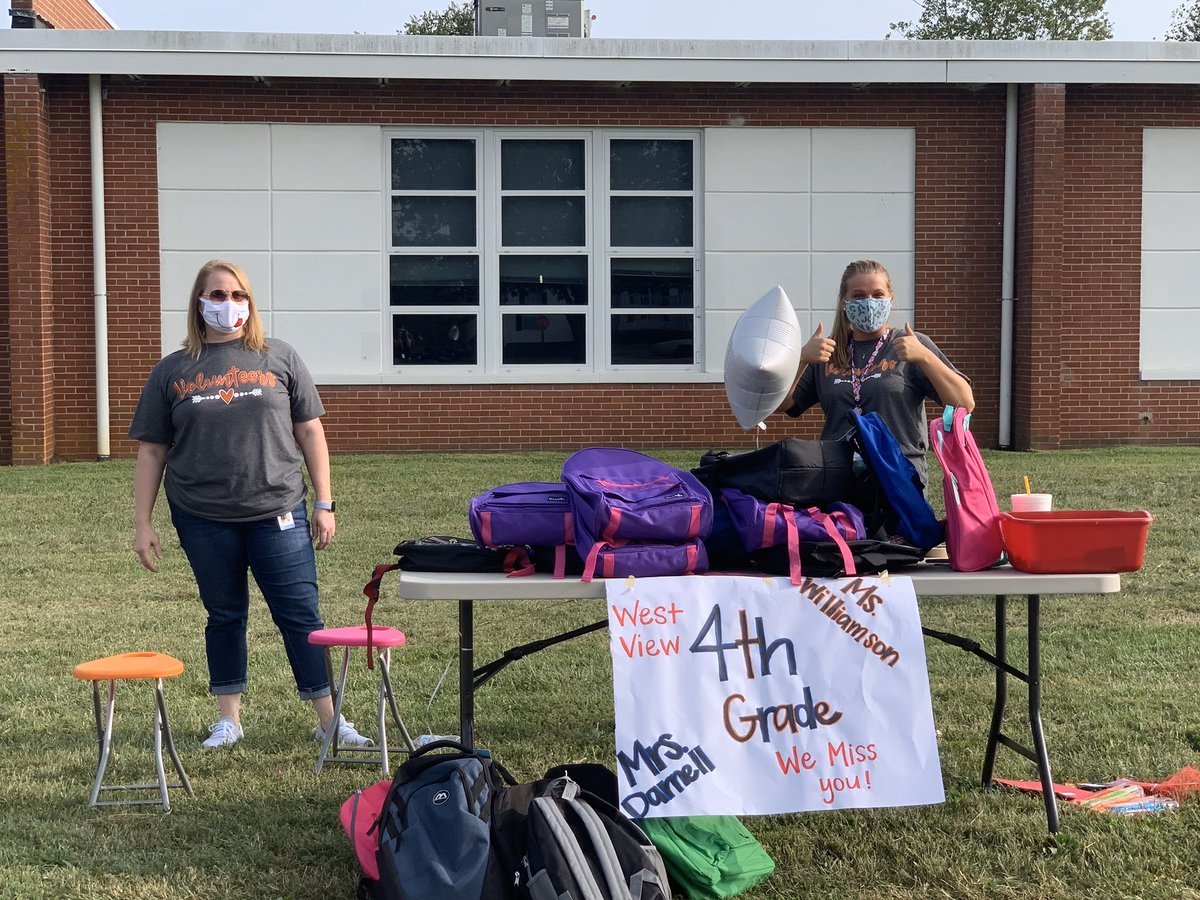 jordanmoates's tweet photo. We loved handing out FREE backpacks filled with school supplies to our 4th graders today! It was so nice to see their faces! We can’t wait for them to get back in the classroom next week! @EmilyDarnell526 @WCDE_TN @WestViewVols https://t.co/famljbF3yS