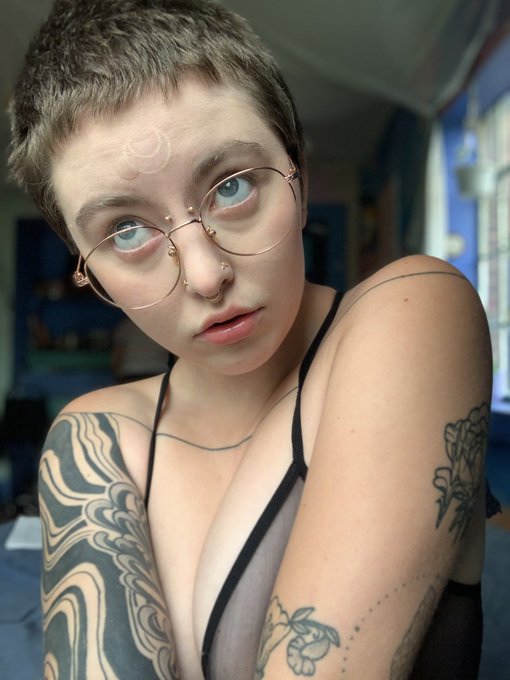 JUNIPER EMRYS's pics and videos - Eh nOFgXkAIRsBS jpg:small