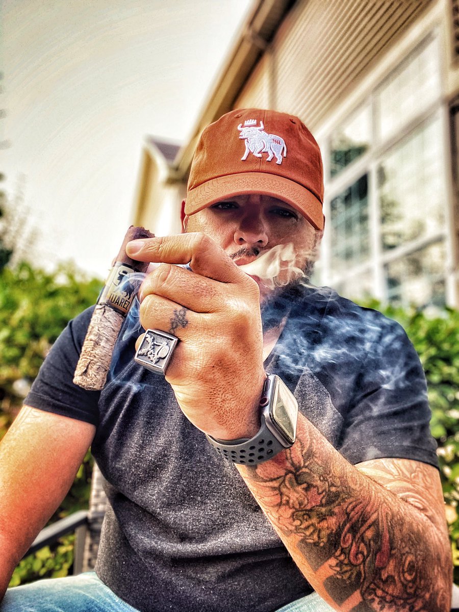 smkn_e's tweet photo. @thecrownedheads Juárez ash game is always 💪🏽💨💨💨 “Made a good run, but I run too slow, they overtook me down in Juárez Mexico.”-Cash 🎸 #CYOP https://t.co/AhImMS7T7b