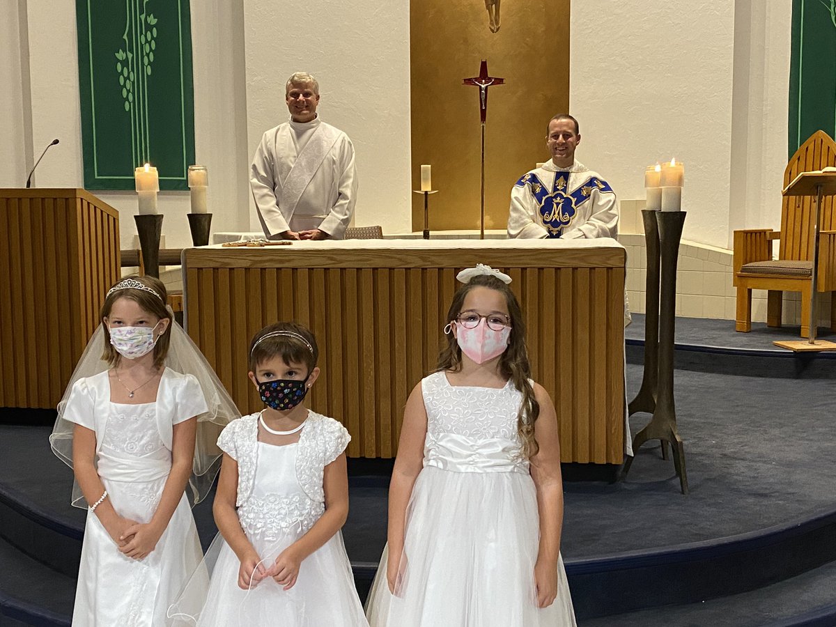 These little @SVDPStrathroy Panthers shared a very special event tonight! #firstholycommunion #catholickids #ourparishfamily #AllSaintsStrathroy