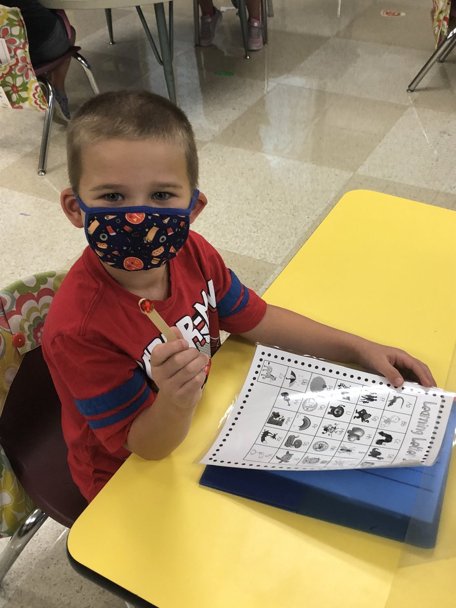 MrsManecke's tweet photo. Kindergarten used their magic wands to practice letters and sounds.  Then I told them they were going to do something magical...They read their first book!  The look of pride on their faces was priceless 🤩 #rowvaelem #rowvastrong https://t.co/GJEuLfX4BO
