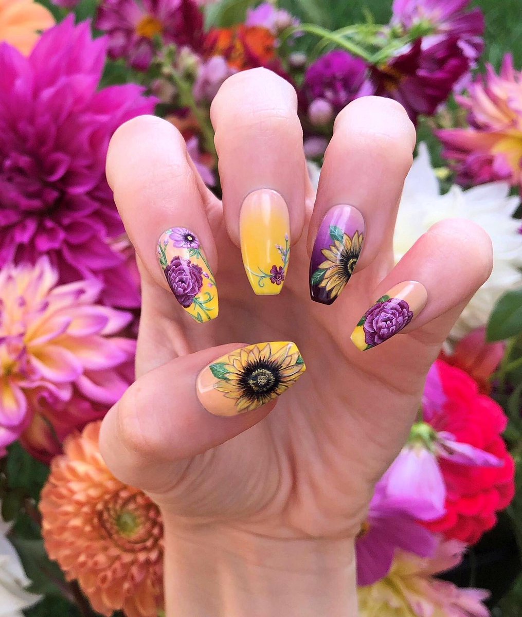 Wishing summer a sweet farewell through this floral collaboration with Wishing Well Flower Farm 🌻🌸 #nailedbyceline