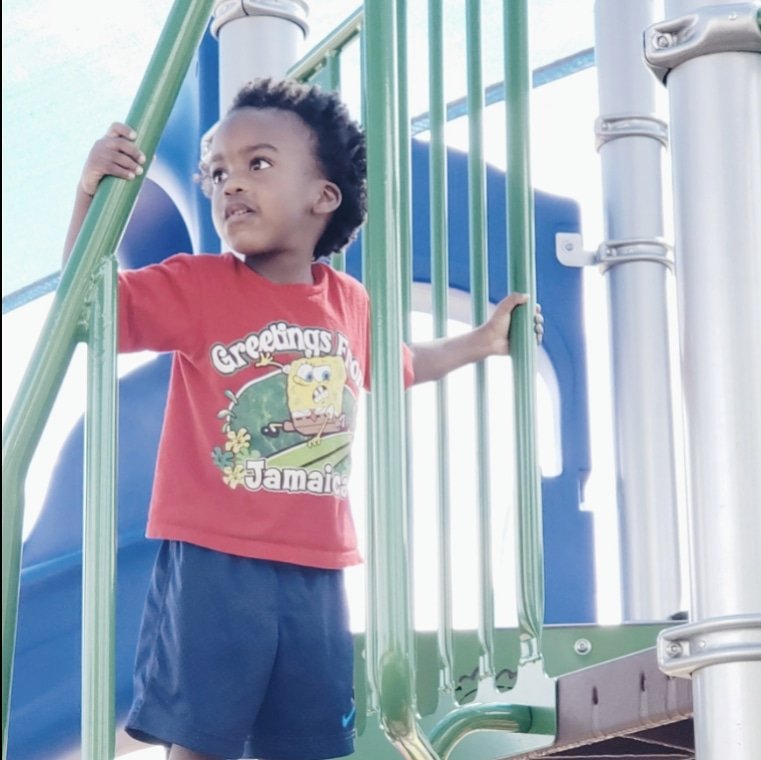 HOPEsaidit's tweet photo. At what age do kids decide to not smile directly at the camera? I said, "Look at me. Say cheese!" And this is what I got. 🤦🏾♀️ #ModelMindset #AbercrombieBaby #IsAbercrombieStillInBusiness https://t.co/vhcc89aCtt