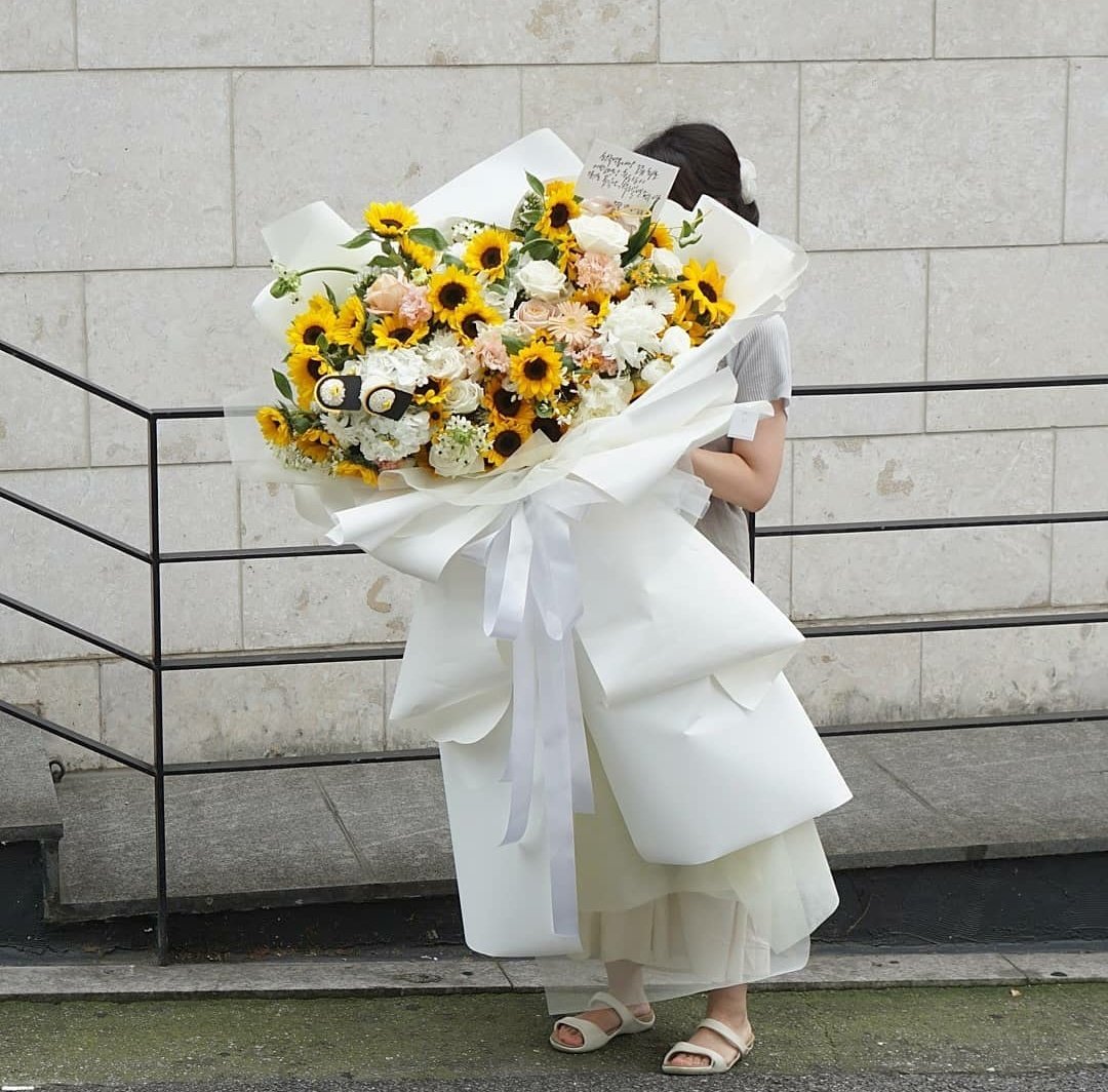 펭수 꽃다발 제작하신 플로리스트 분께서 인스타에 사진 올려주셨어요!
이게 이렇게 큰 꽃다발이었다니 ㅋㅋㅋㅋ
우리새가 자이언트는 자이언트죠...👍👍
instagram.com/p/CFJ__-VFsDY/…