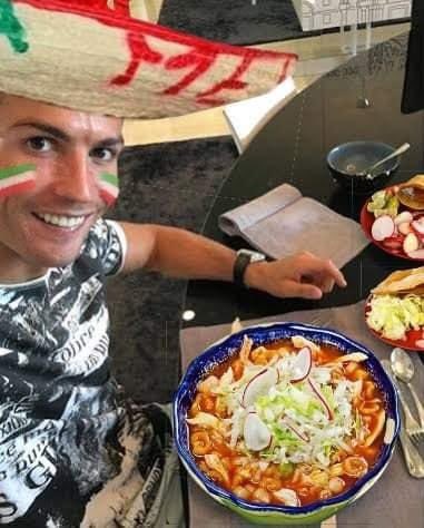 Otra vez tuviste ese sueño? 
Si...
-Roque ven a comer ya llegaron las visitas
-Que visitas?
-Mi Ronalgon: SIUUUUU