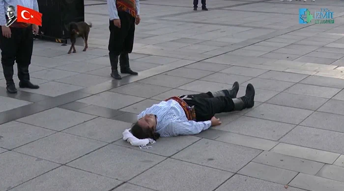 野良犬乱入でパフォーマンス中断？観客全員を感動させたハプニングとは!？