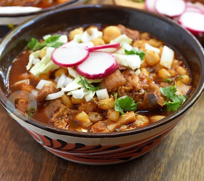 corridosybandas's tweet photo. Algunos tienen dinero otros tienen belleza y yo tengo ganas de un pozole. https://t.co/qBMH8X2KRk