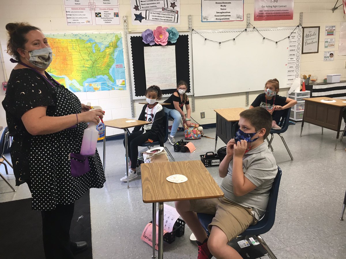 MrsSnipes_'s tweet photo. We may be socially distancing, but that doesn’t mean we can’t do arts-infused lessons! A huge thanks to Mrs. Smith and her great art lesson to accompany our #DotDay2020 reading lesson! https://t.co/EO0aX12H6G