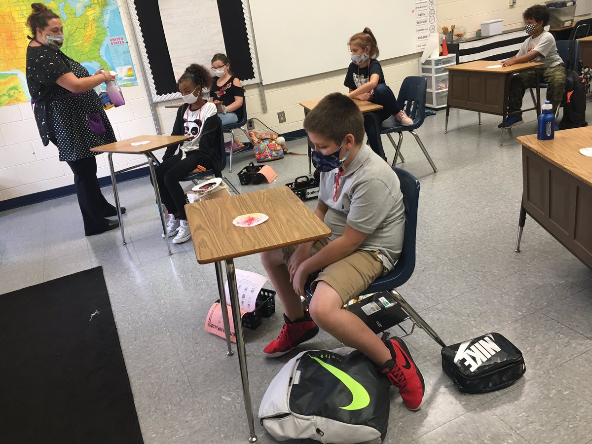 MrsSnipes_'s tweet photo. We may be socially distancing, but that doesn’t mean we can’t do arts-infused lessons! A huge thanks to Mrs. Smith and her great art lesson to accompany our #DotDay2020 reading lesson! https://t.co/EO0aX12H6G
