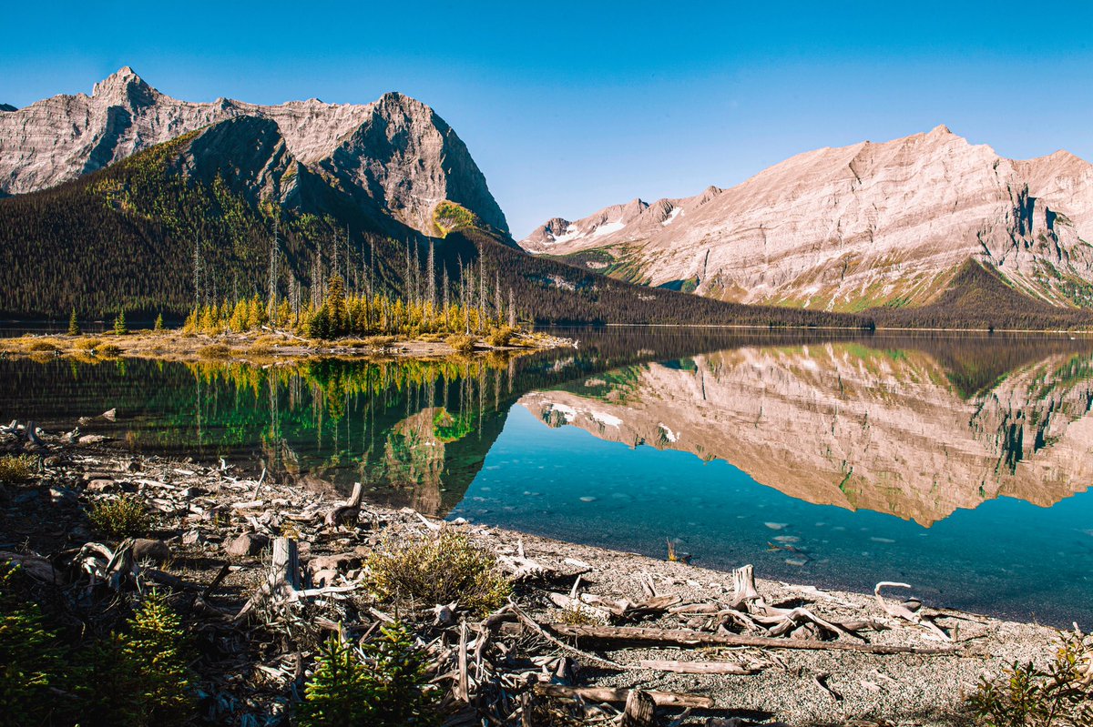 Aliciahphoto's tweet photo. A few from Upper Kananaskis Lake. Stunning from every angle! 🤩⛰💕 #travelalberta #photography #canada #hiking #landscape https://t.co/uSL3brCcnX