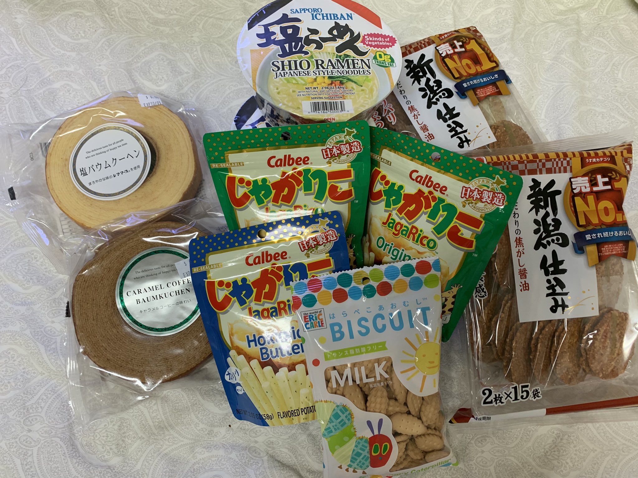 Hiroko Iijima International Market 内のmitsuwaへ フリクションペンあるかどうか と立ち寄っただけなのにcare Packageに送るお菓子を購入 北海道コーナーでは六花亭や北海道キャラメルも嬉しい 嗜好品デーでした Calbee Carepackage