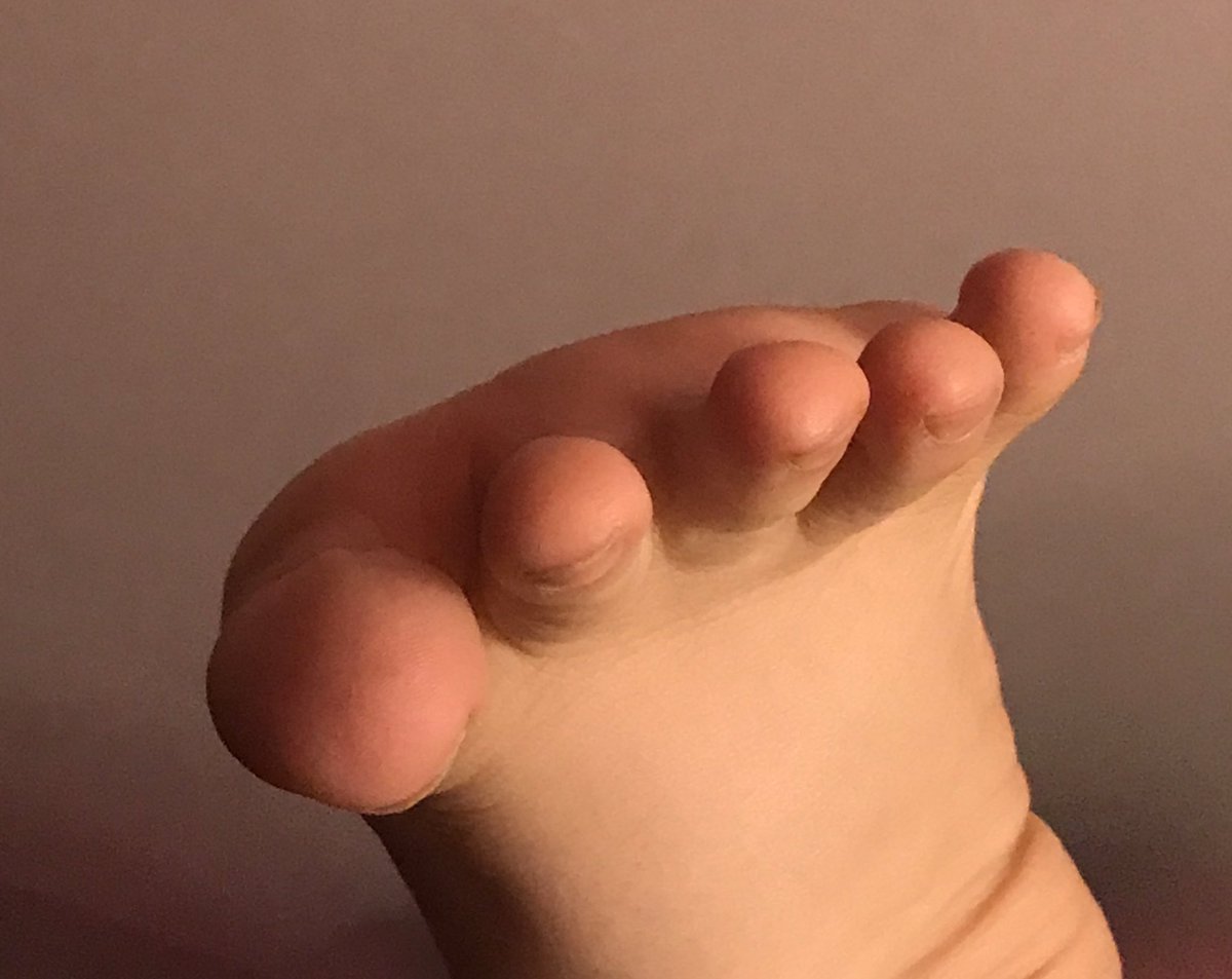 Spreading my toes wide. Think what I could put between them. Follow me at onlyfans.com/tootsietoehans… #feet #Feetfettish #foot #footpictures #feetpictures #feetfreaks #sellingfootpics #footfet #footfetish #fetish #toes