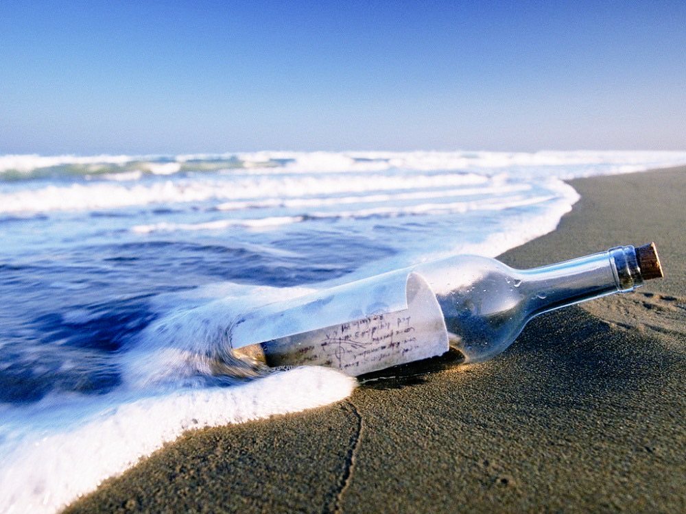 ❀
َ
أسكنتُ أحلامي زجاجاتِ الرضا ،،
أودعتُها بحرَ الدعاءِ فأبحرتْ ..
-
إن شاء ربي أن تعودَ لضفّتي ،،
أو ربما هي خيرةٌ إن غادرتْ ..
ِ
❀