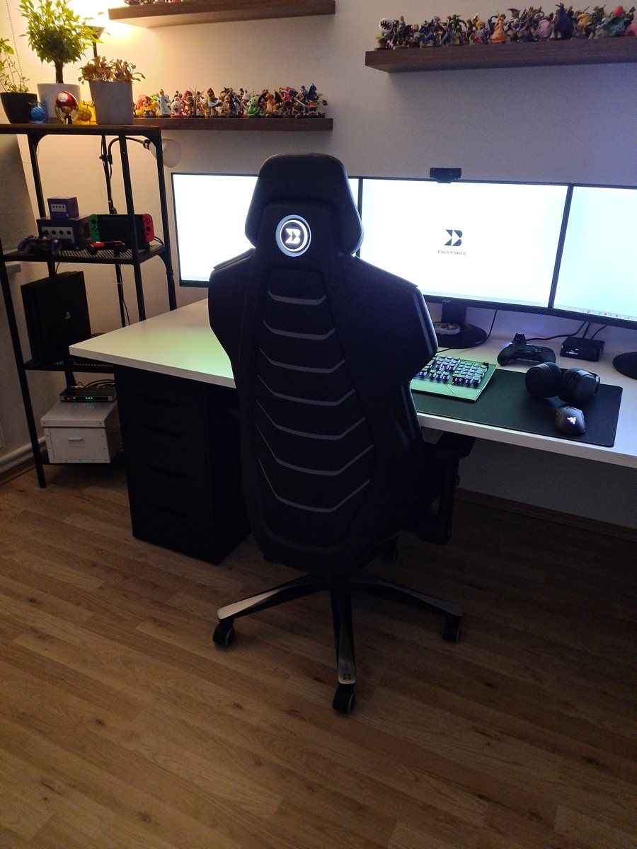 OufiKnoufi's tweet image. Ich muss schon sagen, ich hab Ihn erst seit gestern, aber ich kann jetzt schon nicht mehr ohne meinen #backforceone 😍 sehr sehr angenehm! Hoffe er hält was er verspricht :) Projekt #gamingroom ist nun vorerst mal abgeschlossen, hab aber schon die nächsten Ideen 🤓 @Backforce_gg