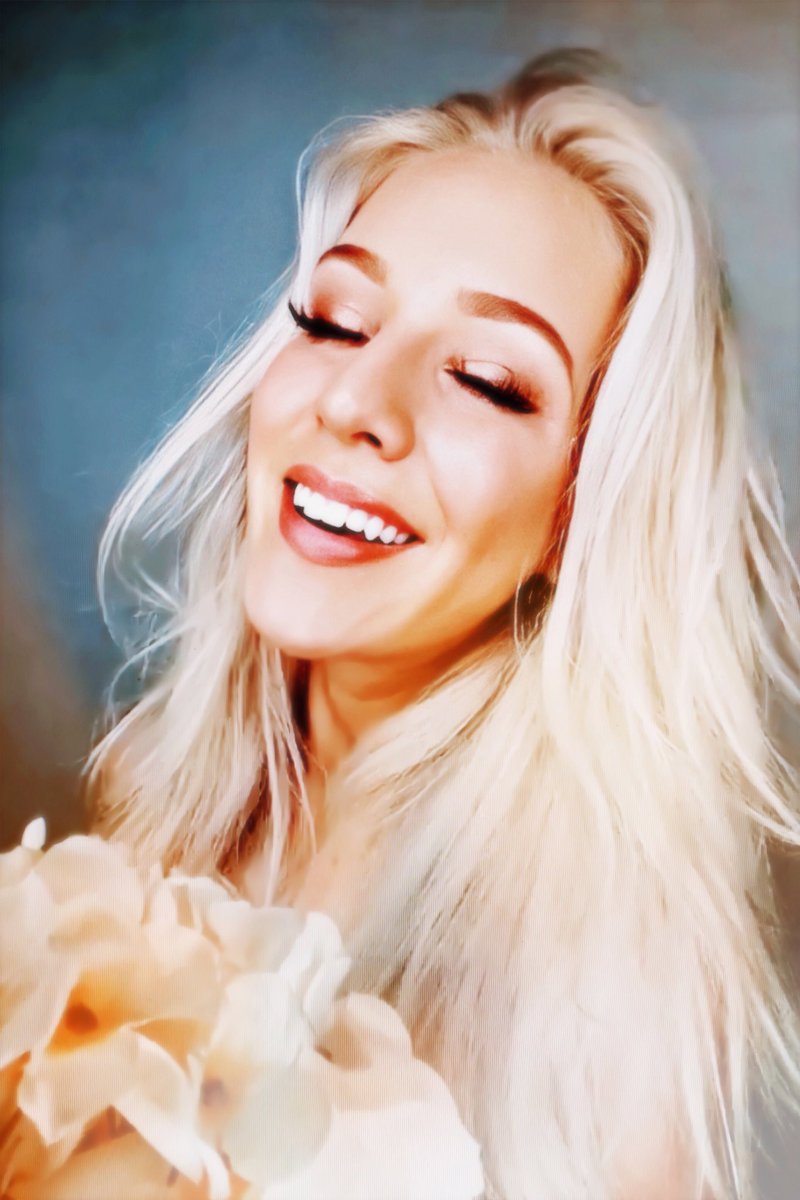 “I always wanted to put my crazy stories and experiences together, so the book was the perfect way to do that. I hope that it shows others the power that one positive action can have!”
— <a href="/SavannahM143/">Savannah Maddison</a> in our August issue.
Read here: unclearmag.com/issues
📸: <a href="/camiliberty/">cami</a>