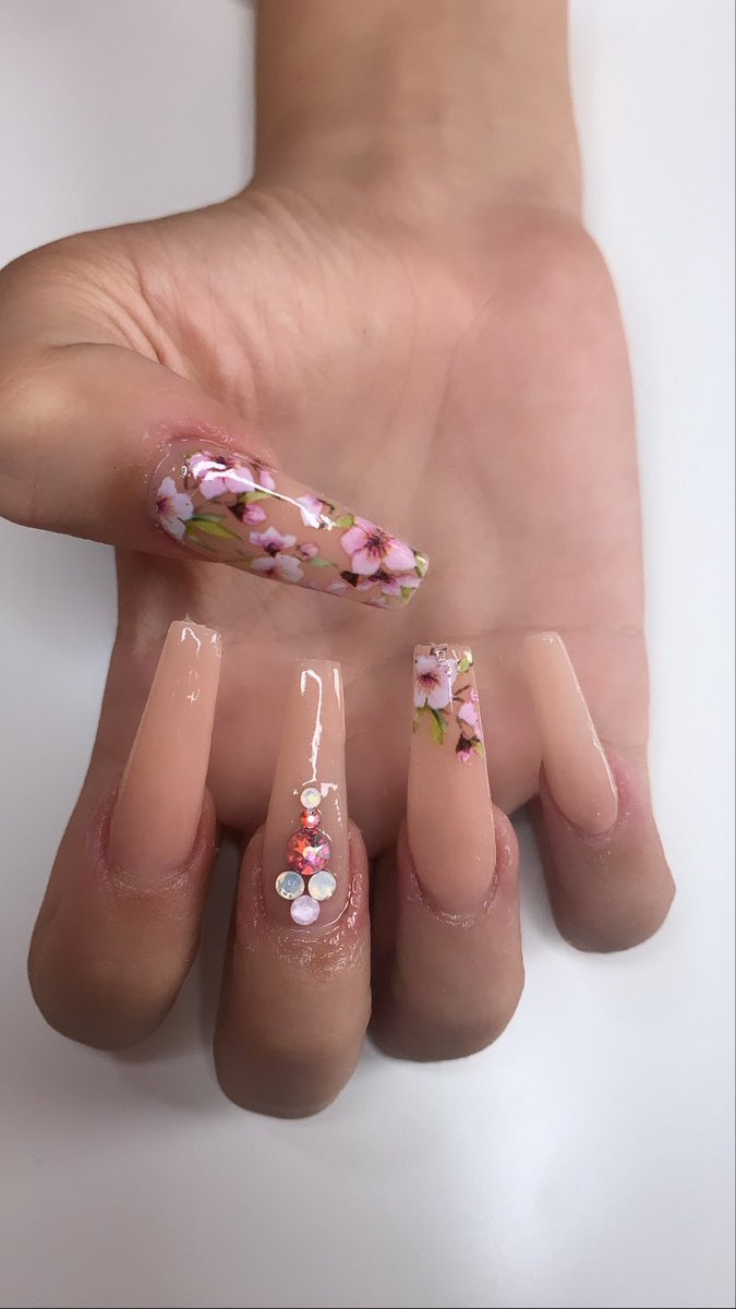 MarshallMadi's tweet photo. @nailsbymadi___ on insta ~ just a bit of self promo✌️ https://t.co/aUYHPyhrMs