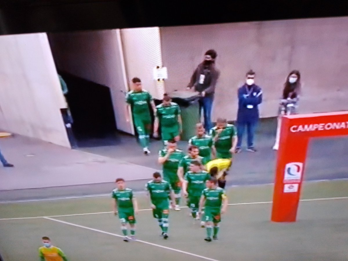 Tomando unos mates viendo a <a href="/Temucooficial/">Club Deportes Temuco (Desde 🏡)</a> es raro ver al equipo en una situación difícil y tus dos símbolos, líderes y para mí grandes jugadores en la banca, ojalá salga bien se necesita sumar