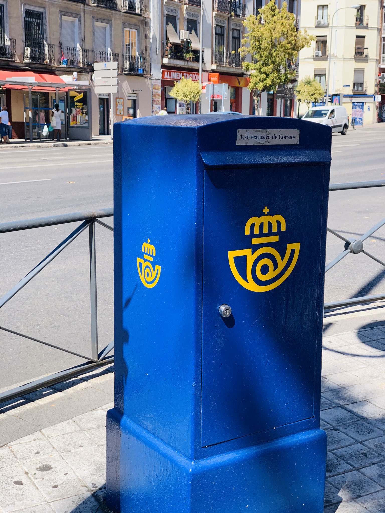 Víctor Gutiérrez on X: Correos pinta de azul los buzones de uso para  carteros, que antes eran verdes. Sólo en Madrid, hay 3.200 buzones de este  tipo. ¿Habéis escuchado a alguien llevarse