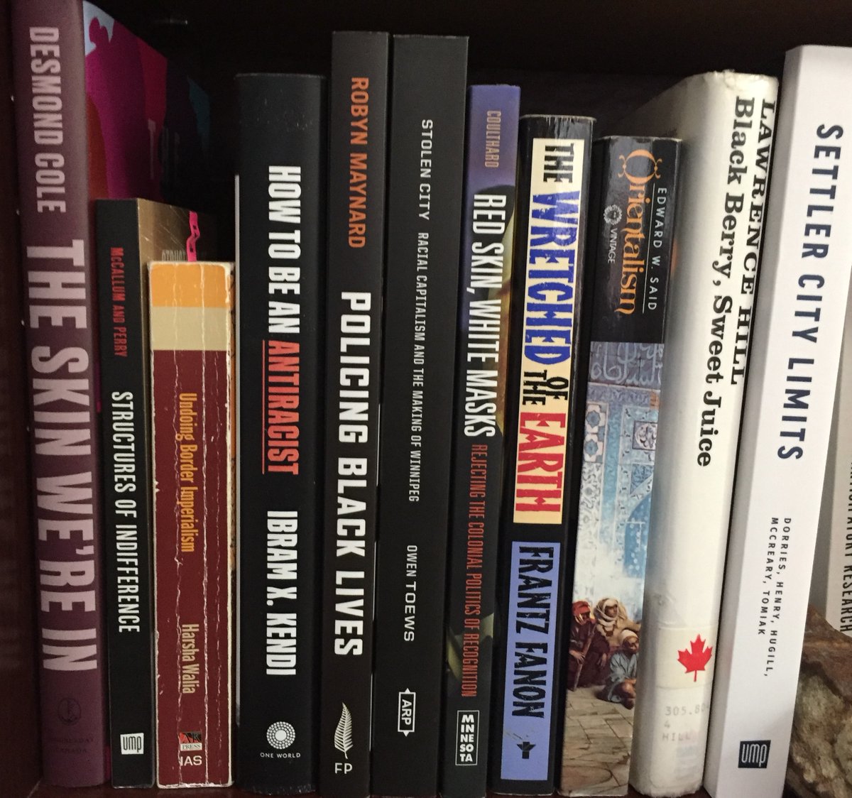 Today, I start teaching 'Confronting Racism' @uwinnipeg. I assigned the books by @DesmondCole and @AdelePerry/@MccallumMary to help situate BIPOC experiences in Canada. Along with ideas from @policingblack, @HarshaWalia, @DrIbram, @owentoews...

#antiracisteducation in action!