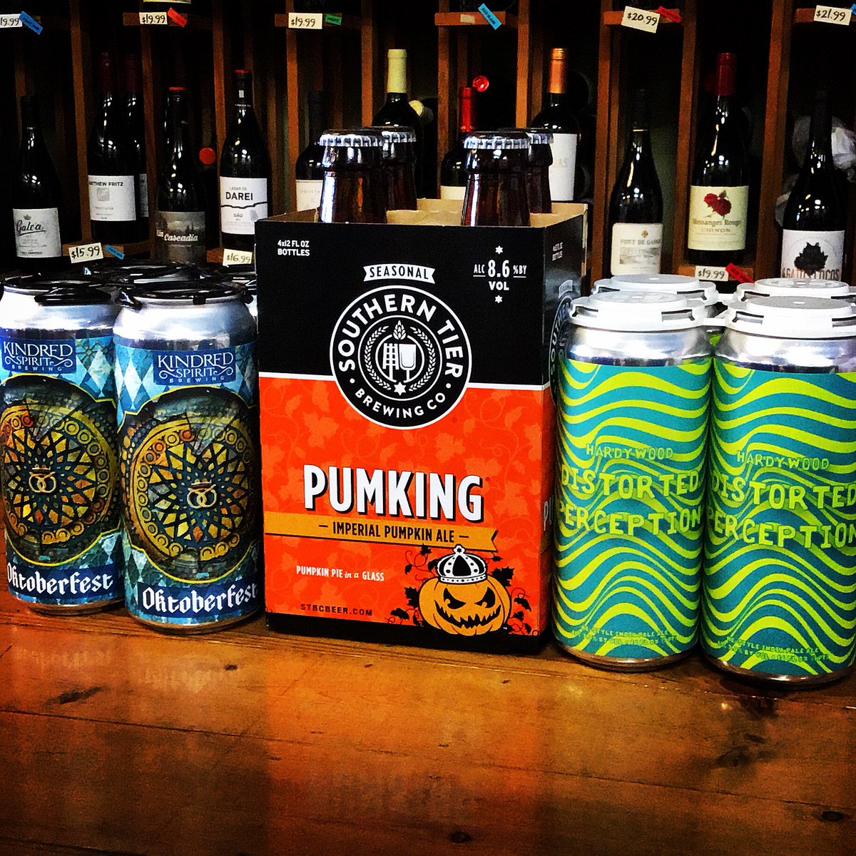 RVABeerMe's tweet image. defleswinkel: Pumking has arrived!!!! 🎃🎃🎃 new NEIPA from @hardywood and an oktoberfest from @kindredspiritbrewing #pumking #oktoberfest #distortedperception