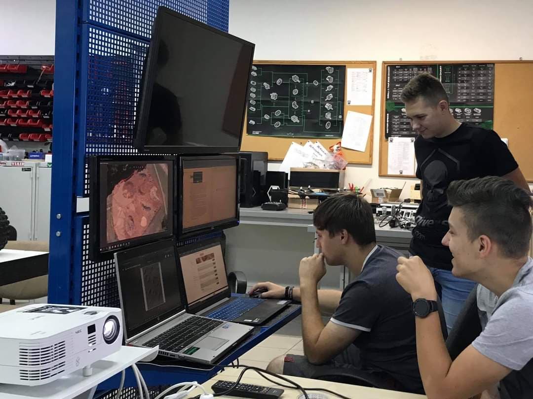 rover_challenge's tweet photo. The creativity of our competitors has no limits. New Tech Team 7570  has built its own... command center for the time of the competition in a new #ERCremote formula.

Fot. Facebook @newtechzamosc https://t.co/L5rDwVxLog