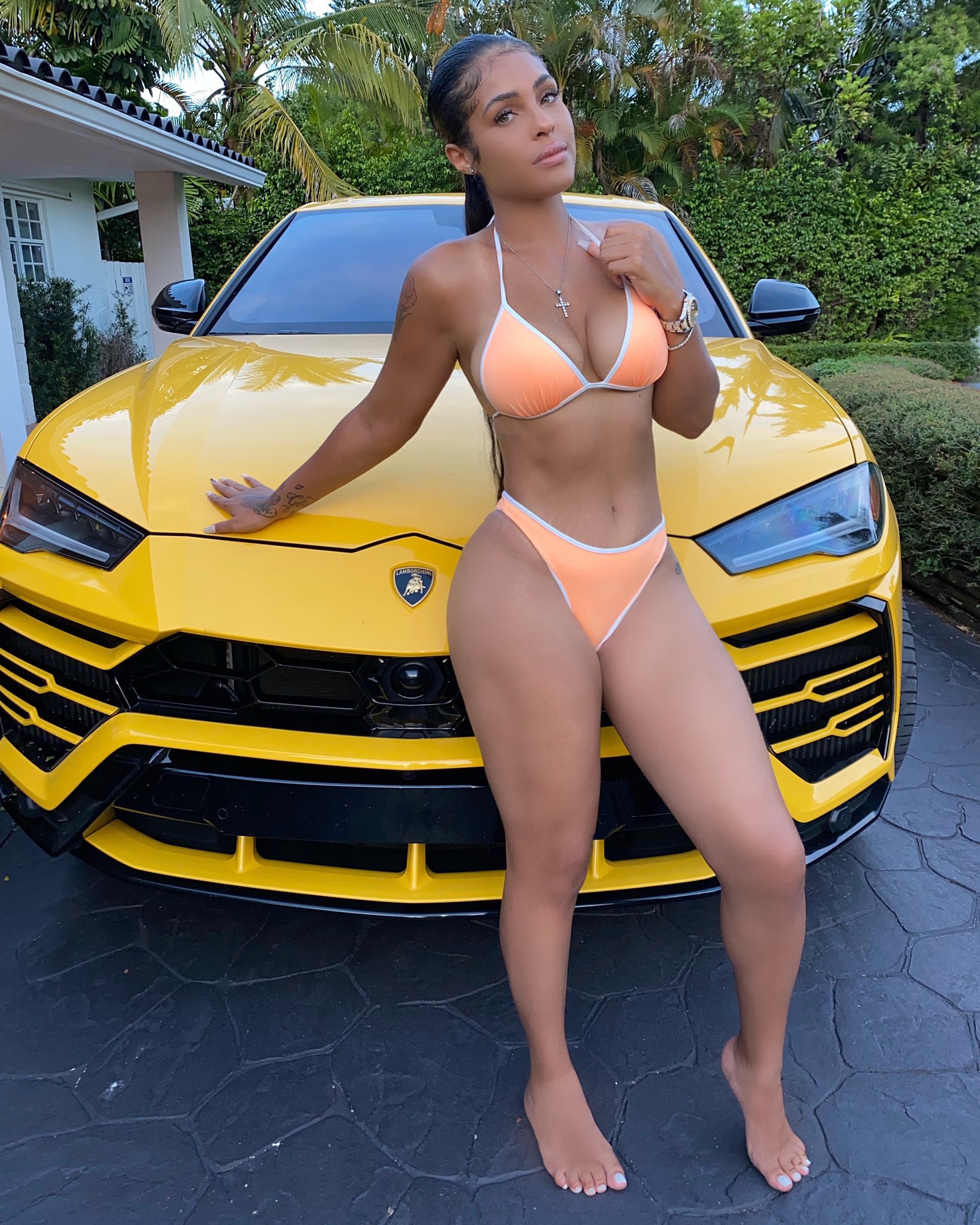 Jasmine Grenaway on X: You wont feel me till everybody says they love  you, but its not love. 💛 t.coDu8Gw95XT1  X