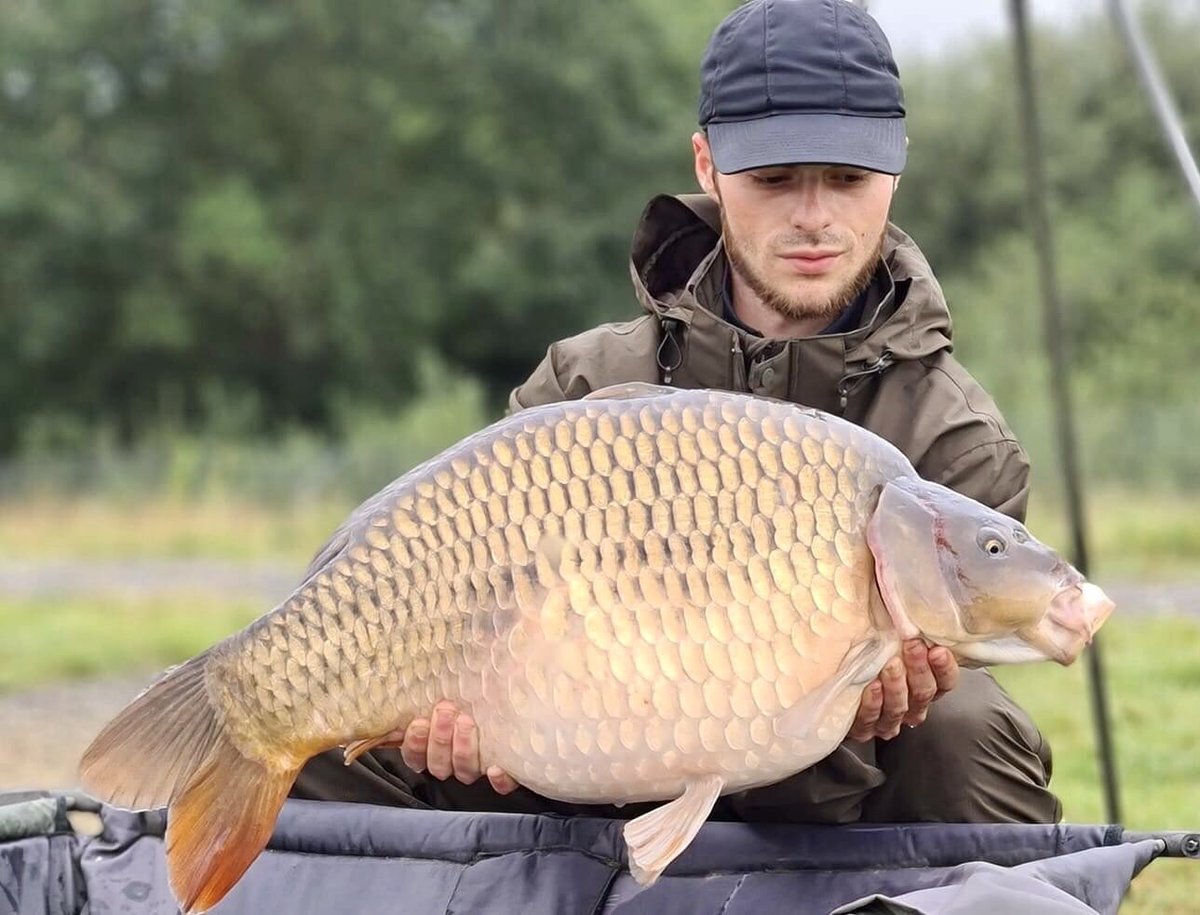 Dan Owen has been enjoying some great success recently on his local Lincolnshire syndicate. And there’s more to come! These two mid twenties fell to a good baiting of KLF with Black Pepper Pinkies cast over the top. Keep up the good work mate 💪🏼🎣

#jhbaits #NoCompromiseOnQuality