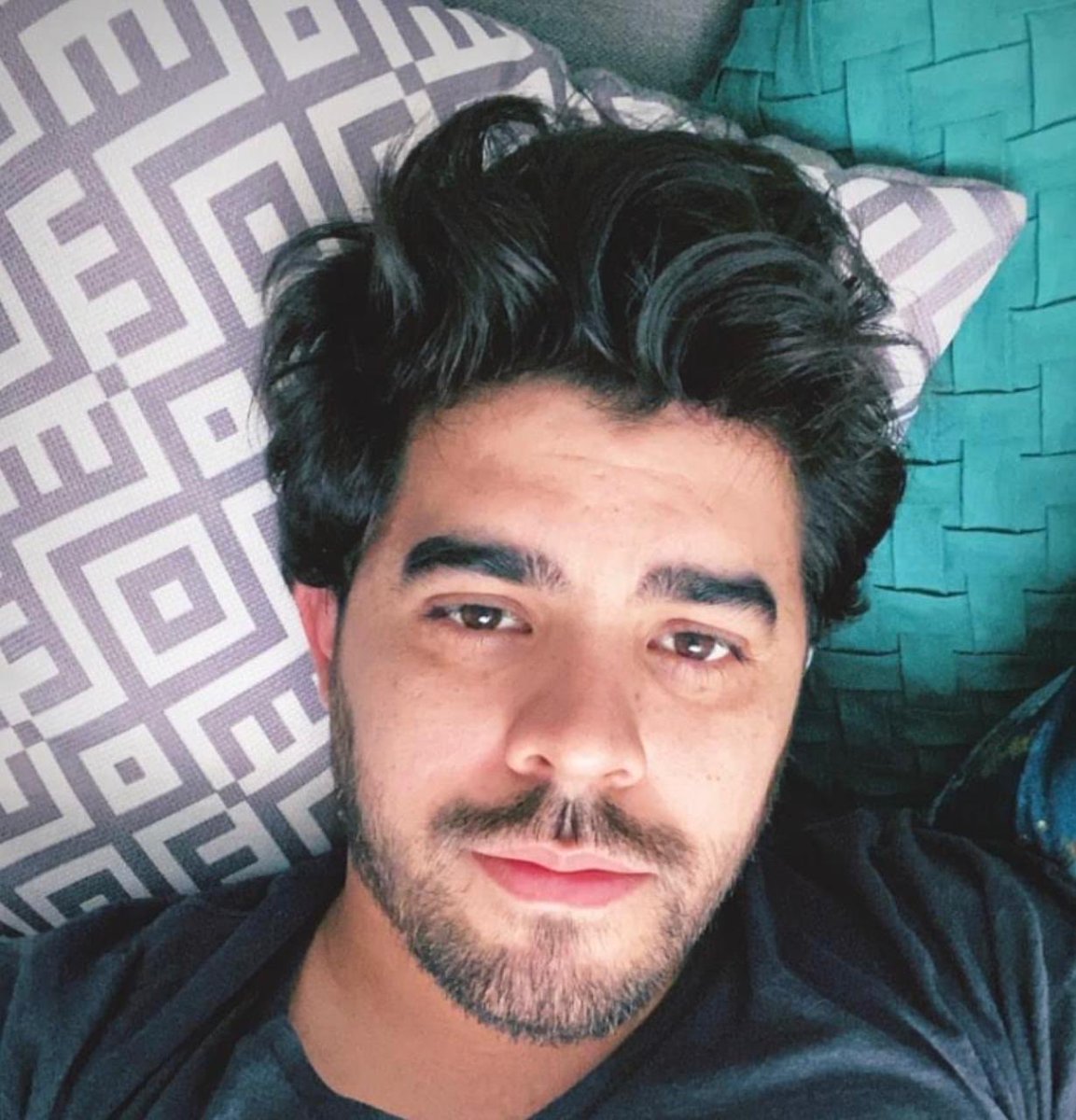 Una seguidir pide informes de este chico.  Lo conocen? Que le saben?