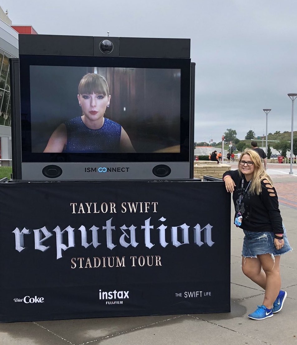 raeswift01's tweet photo. two years ago today π₯Ίππ #reptourKC @taylorswift13 @taylornation13 https://t.co/JlPlVP9CEp