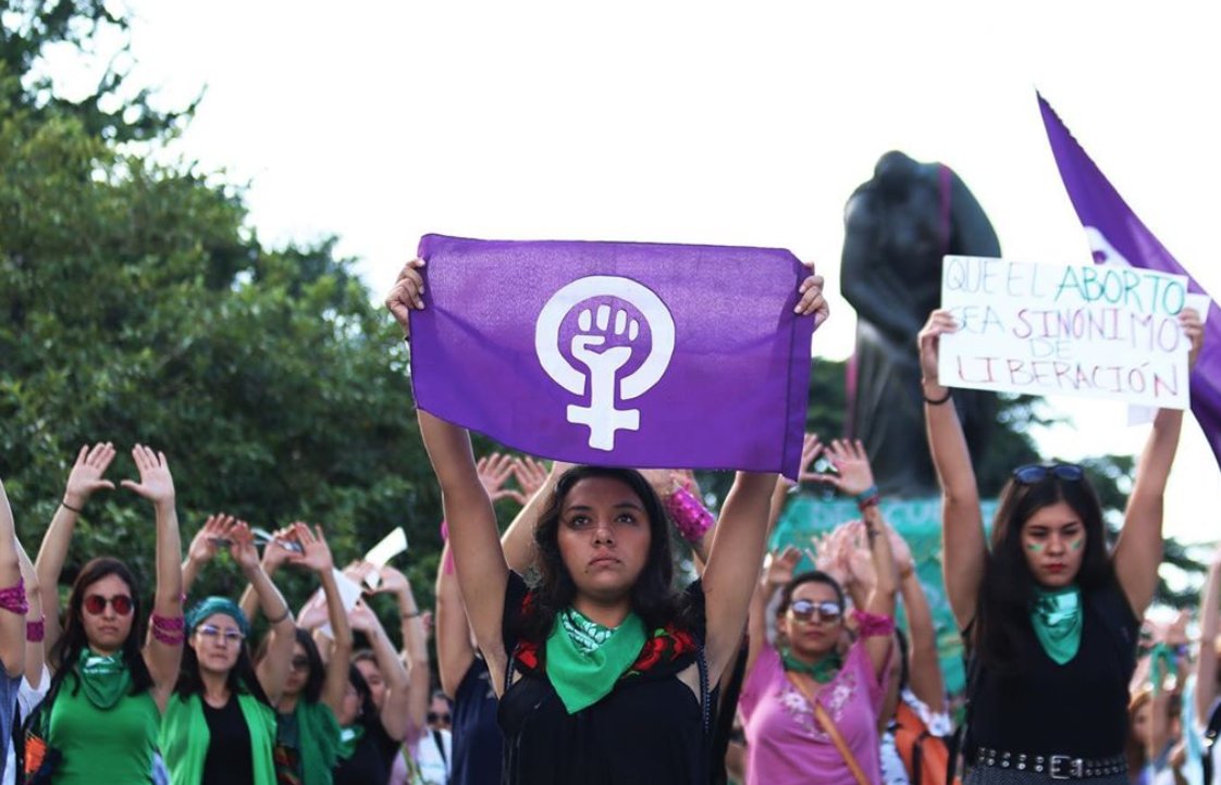 Fabyola Rosales, fotoperiodista.También es parte del Colectivo Mirada Tapatía y de ARTICLE 19 MX-CA. Ha dado seguimiento a todo el movimiento feminista de Guadalajara, Jalisco. IG:  https://www.instagram.com/fabyola_rosales/