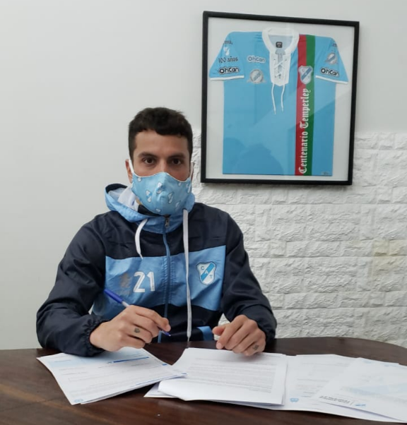 VavelTemperley's tweet photo. #Temperley | "SIGUE EL GRIEGO" Emiliano Ellacópulos renovó su contrato con el "Gasolero" hasta diciembre de este año. https://t.co/OSRRvFVnHc