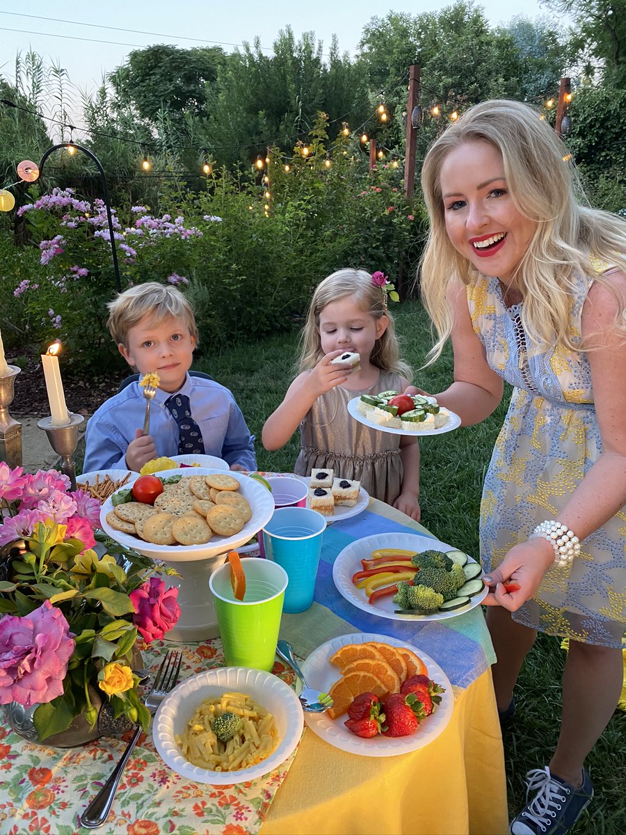imomsohard's tweet photo. My kids have been wanting an escape from the daily grind and I have too! We had a fancy, fairy dinner in the backyard, but I did not want to have to do the dishes, so I took the night off with @Hefty Tableware! #HeftyPartner #HeftyHeftyHefty #LetHeftyDoTheDishes https://t.co/0IEsLyE3Fq