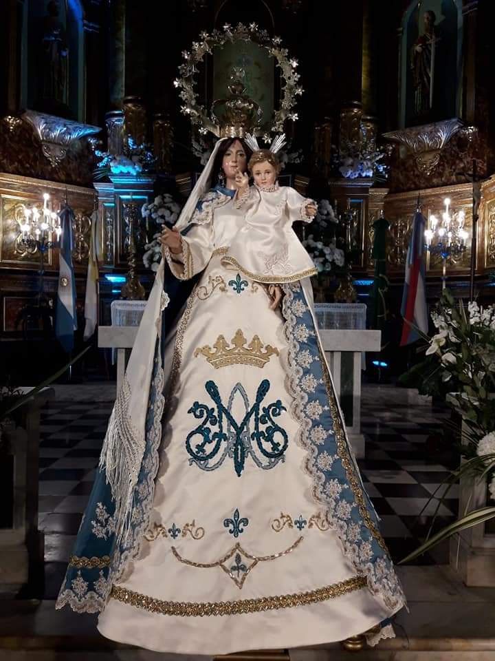 ceci_tr's tweet photo. Virgencita de Aránzazu protege al pueblo de Victoria. Derrama tu bendición sobre aquellas personas de riesgo para el coronavirus 🙏 Cuida de nuestros abuelos 💙 https://t.co/AmhvY2nAmi
