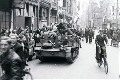 MichaelChongMP's tweet photo. Thanks for all the best wishes on my appointment as the Conservative Shadow Minister for Foreign Affairs.

Foreign affairs matters - during the 2nd World War my Chinese dad was defended by Cdn soldiers in Hong Kong &amp; my Dutch mom was liberated by them. Lest we forget.

#cdnpoli https://t.co/vNHn7Fcf4J