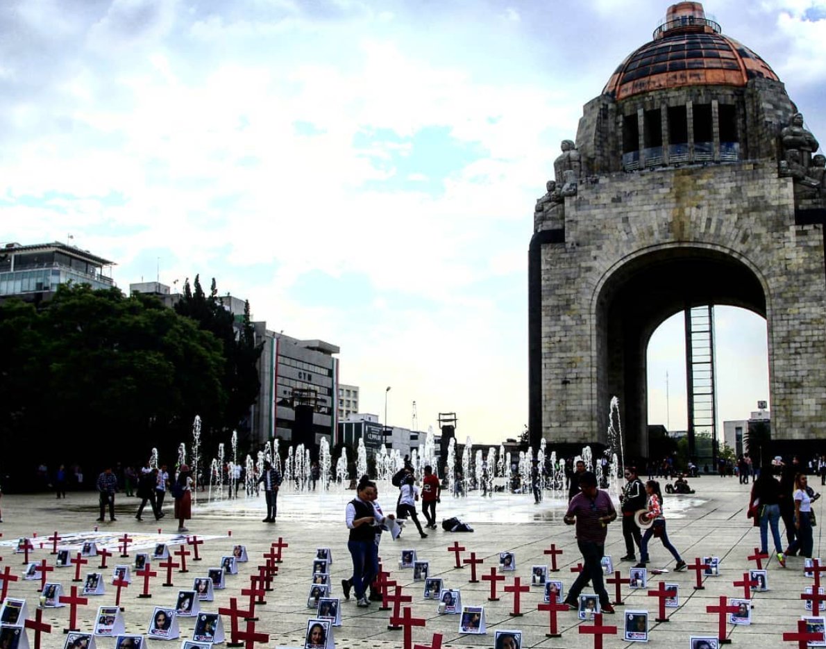 Penny Ramírez, fotoperiodista del Colectivo Obturador MX.También es defensora de los Derechos Humanos. De su cámara brotan los escenarios más significativos del movimiento feminista.IG:  https://www.instagram.com/pennyraro/&nbsp;