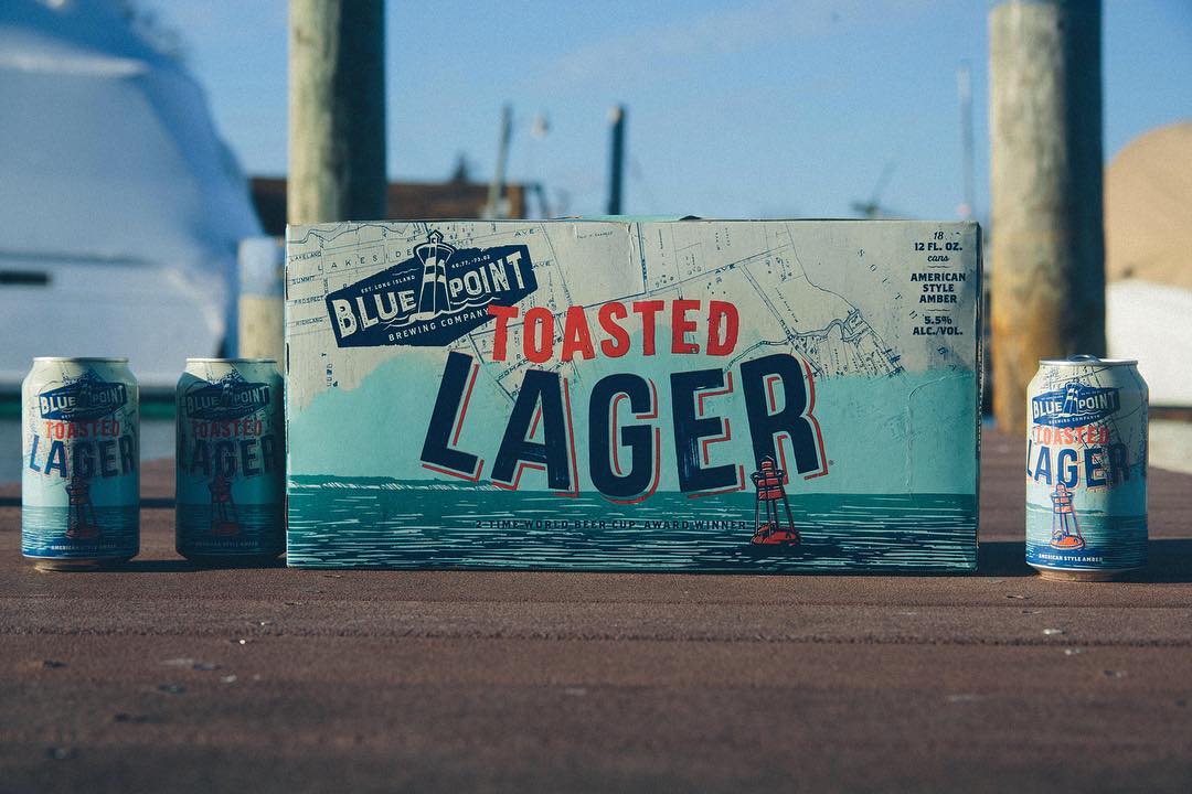HGBEV's tweet image. Whether you're enjoying the last days of Summer or awaiting the arrival of Fall, reach for a @BluePointBrewer  #ToastedLager! A balanced beer with a smooth finish that pairs with warm and cool weather! #bluepoint #craftbeer #GetToasted