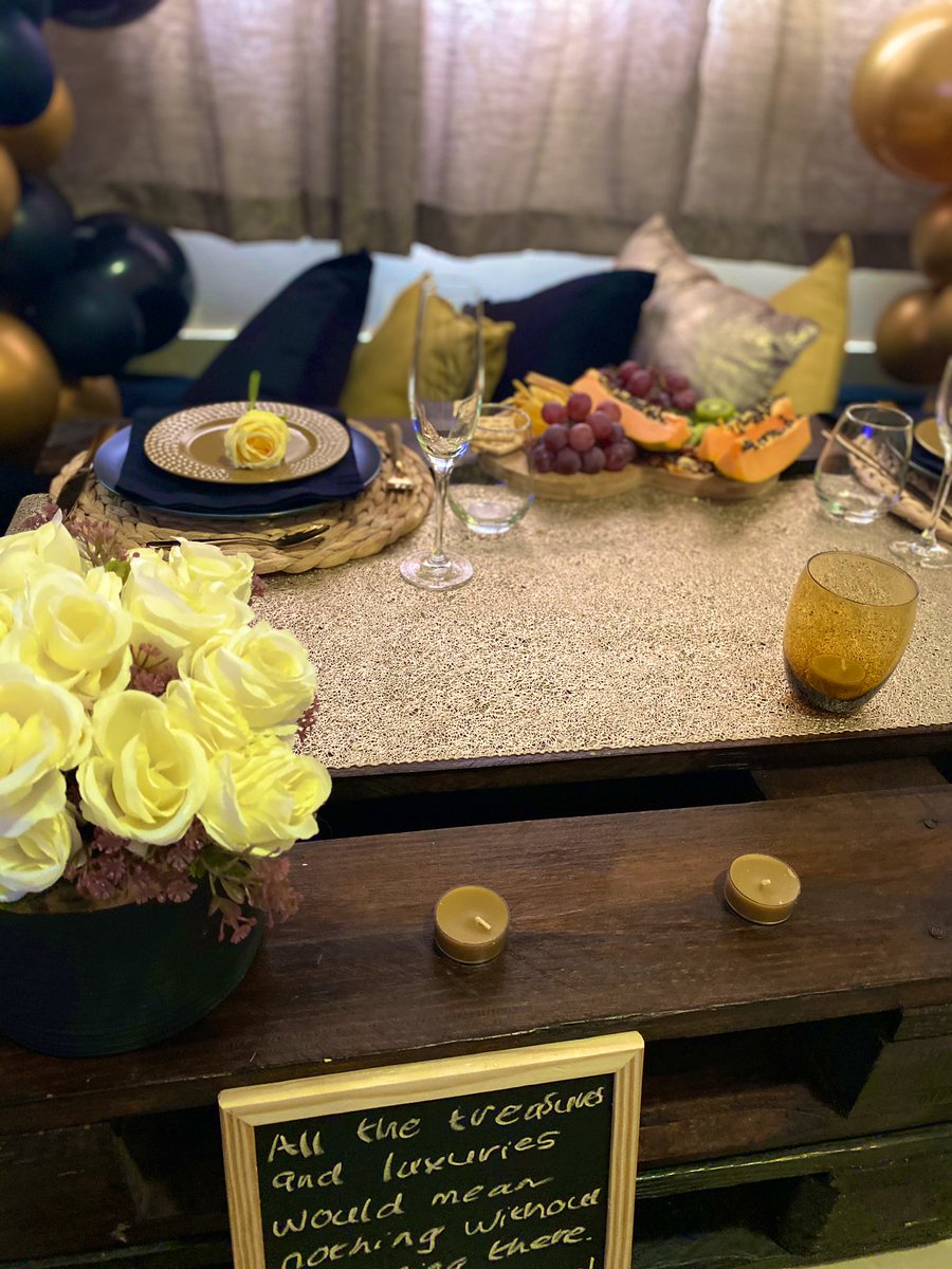 Bridgettekekan1's tweet image. A surprise Birthday dinner picnic setup  we did last night. Kindly whatsapp 0713321740
#mrprice #Ndlozi #2MonthsNoWeaveChallenge