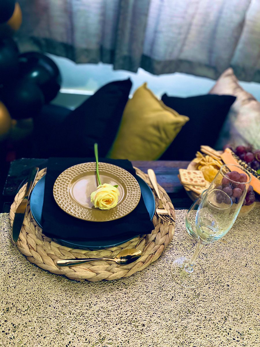 Bridgettekekan1's tweet image. A surprise Birthday dinner picnic setup  we did last night. Kindly whatsapp 0713321740
#mrprice #Ndlozi #2MonthsNoWeaveChallenge