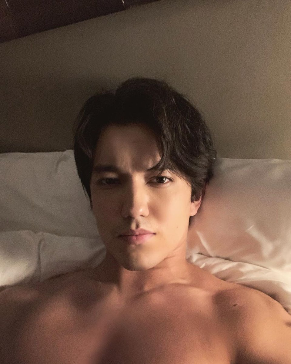 Lia_Dear_'s tweet photo. Okay Dimash no vino a Twitter perooooo subió esta foto, así que me doy por bien servida...Gracias 😭🖤❤🖤❤
#Dimash #DimashTwitterMissU #VinePidiendoOroYDimashMeDióDiamante @dimash_official https://t.co/9abGDQrLWd