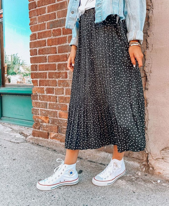 TomokaTown's tweet photo. Head into the new season with some fresh new looks. Shop all the top brands in footwear like #Converse and more at DSW Designer Shoe Warehouse at #TomokaTownCenter #ShopTTC
Photo credit: @twentiesgirlstyle https://t.co/zeux3e5vwR