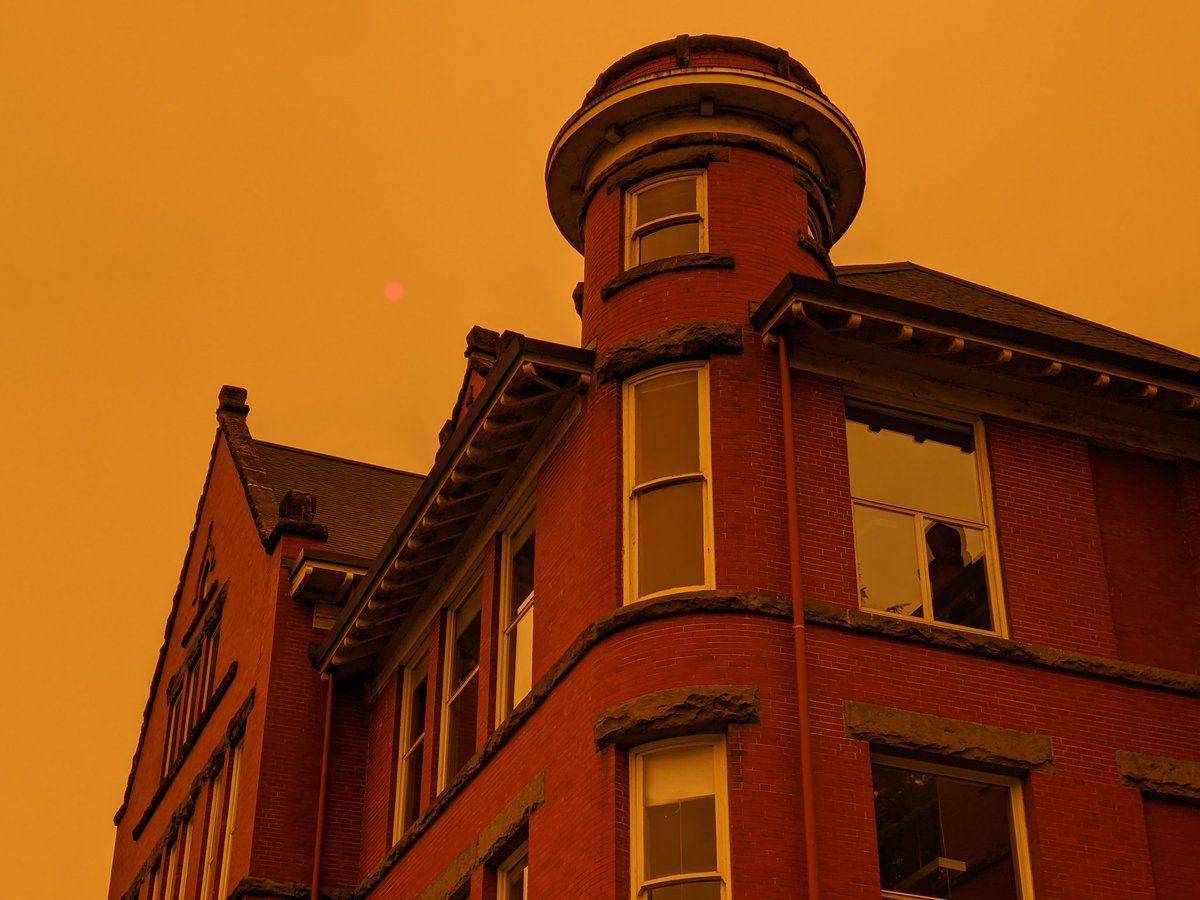 wubearcats's tweet image. Wildfires and a change in wind turned campus into a living filter.