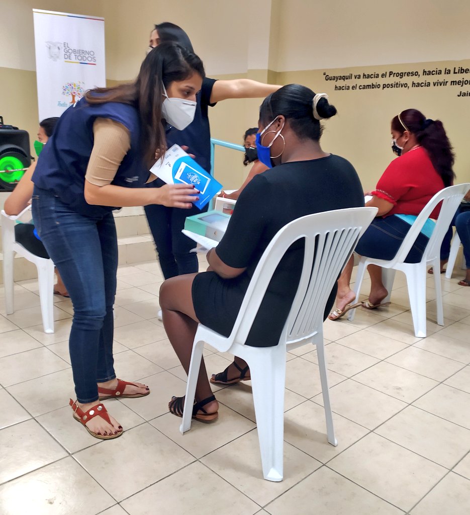 Con la entrega de tablets no sólo llevamos innovación, también llevamos alegría y ver en el rostro de nuestras usuarias una sonrisa es el motivo para seguir adelante. #DarUnaManoDigital #InclusionDigital 
Gracias <a href="/UNIRuniversidad/">Universidad Internacional de La Rioja (UNIR)</a> y <a href="/TikTokForGood/">TikTok for Good</a>. 👏🏼📱🙌🏽