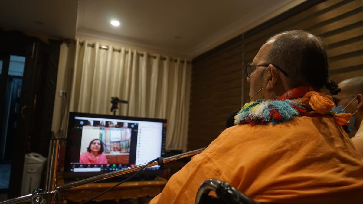 JayapatakaSwami's tweet image. Visit to #Gurugram
HG Radha kishori dd took us around various houses nearby and bhakti Vriksha group devotees. They offered nice prasadam.Some of the family members of devotees were sick with #Covid19. We request everyone to be safe and follow the safety guidelines.