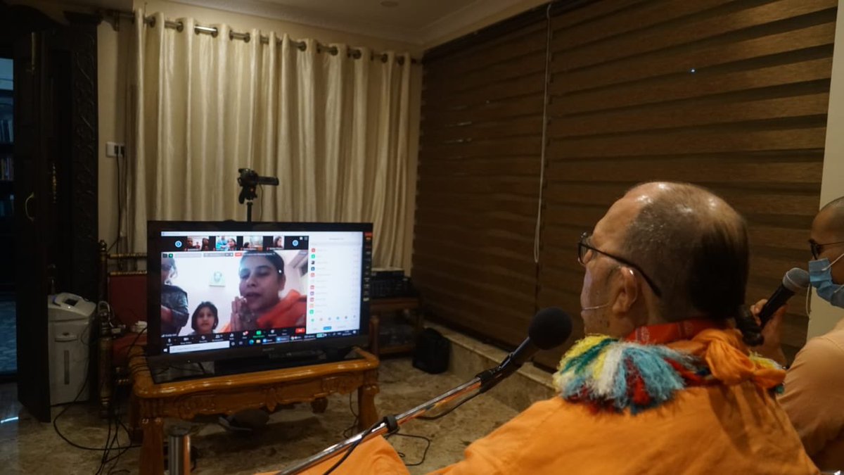 JayapatakaSwami's tweet image. Visit to #Gurugram
HG Radha kishori dd took us around various houses nearby and bhakti Vriksha group devotees. They offered nice prasadam.Some of the family members of devotees were sick with #Covid19. We request everyone to be safe and follow the safety guidelines.