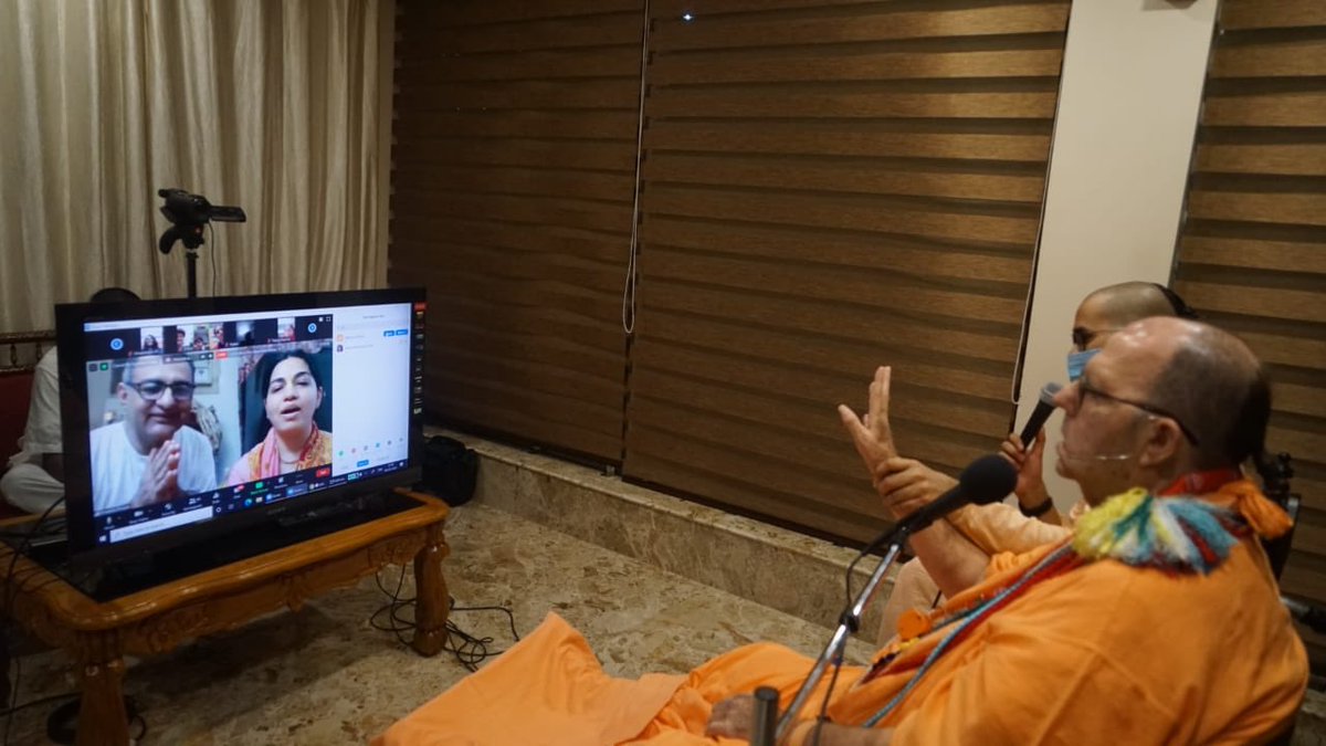 JayapatakaSwami's tweet image. Visit to #Gurugram
HG Radha kishori dd took us around various houses nearby and bhakti Vriksha group devotees. They offered nice prasadam.Some of the family members of devotees were sick with #Covid19. We request everyone to be safe and follow the safety guidelines.