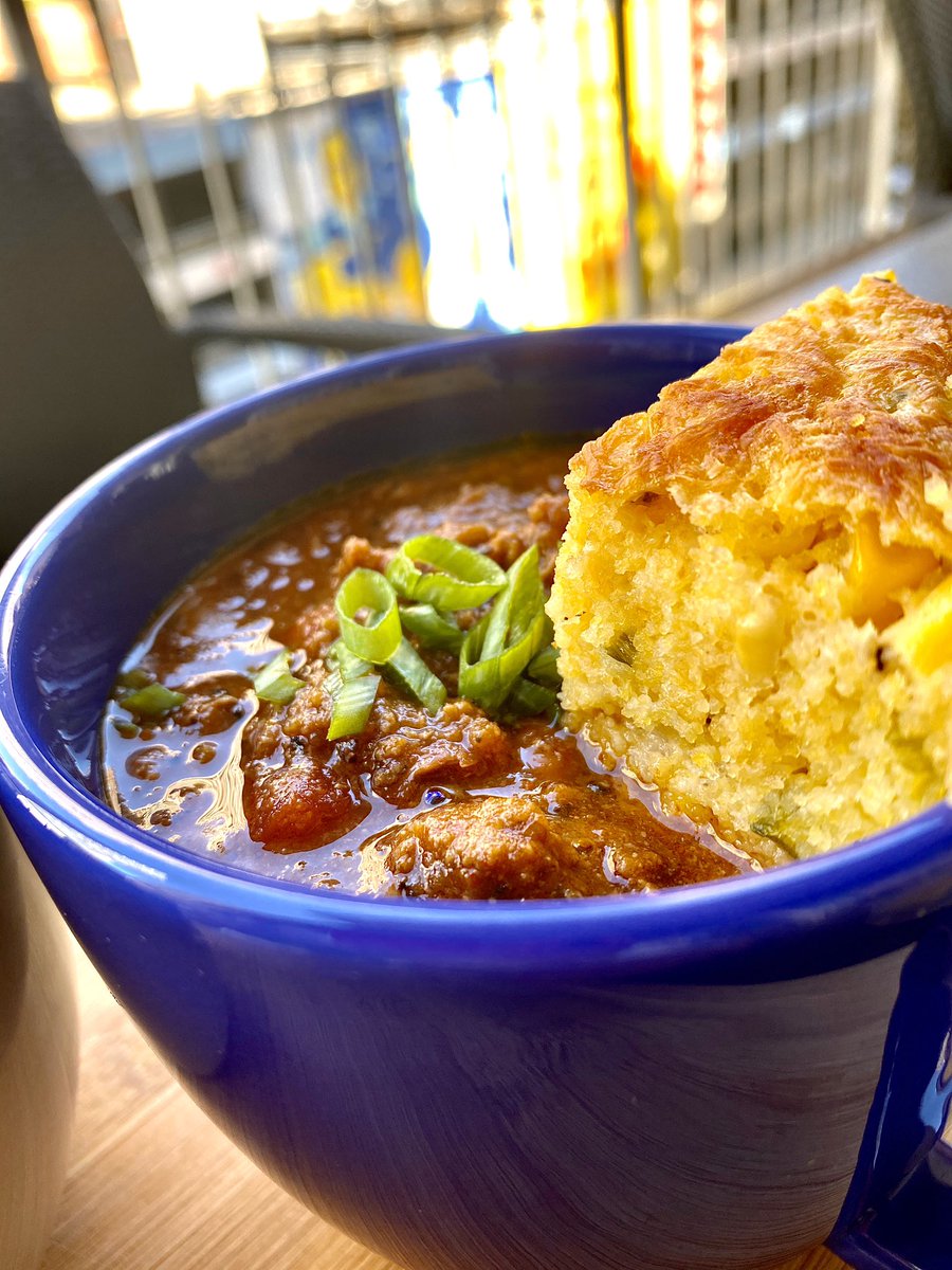 amarithefoodie's tweet photo. I know y’all felt that first breeze of fall in the Windy City this morning.
We are getting ready for fall with this Spicy Turkey Chili
#chili #chicago #chicagochefs #black #blackchefs #foodie #iloveyou #cheffing #womenchefs #blackpeopleeats #ilovefood #midwest #fall https://t.co/S92LjR7qXL