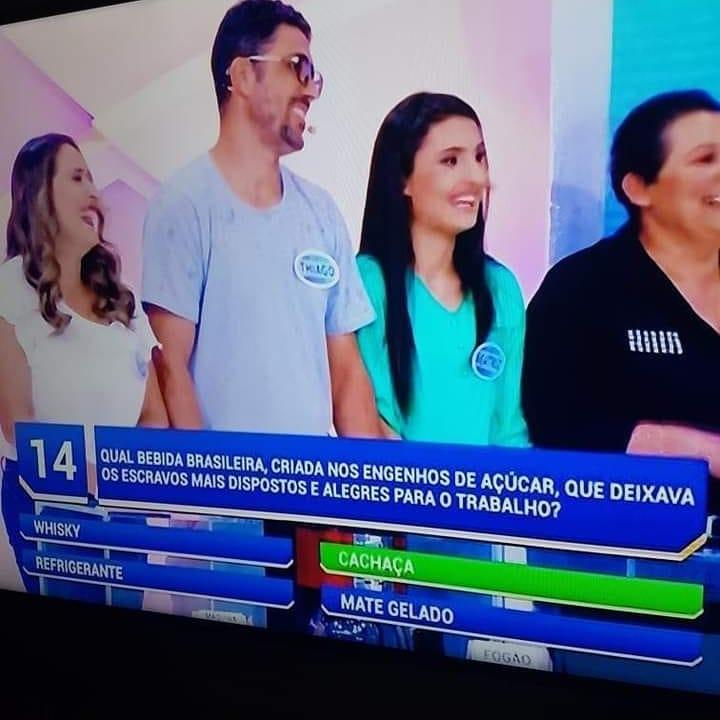 MidiaNINJA's tweet photo. Dispostos e alegres?

Se não bastasse a falsa lenda sobre a origem da cachaça, que romantiza a história de negros escravizados como se houvesse algum alento para tortura e a violência, ainda os colocam como dispostos e alegres! Um desserviço em plena TV aberta. Via #gentepreta https://t.co/zk8zKiNpYj